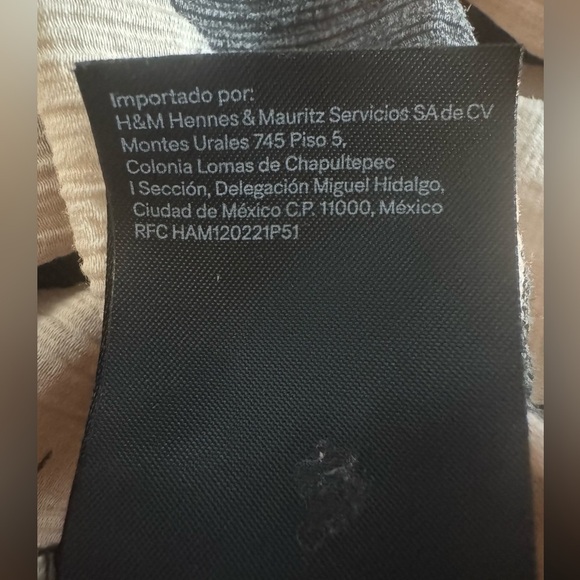 H&M Black & Pink Relaxed Smocked 3/4 Sleeve Blouse size Medium - Picture 7 of 7